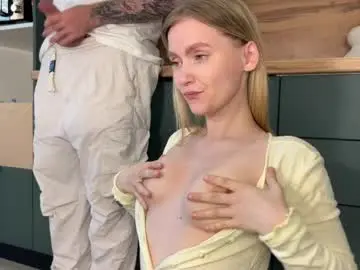 Live Sex Cam with adele_nick2202 - Chaturbate