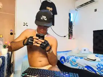 Nude Webcam with andreswhite_shotoflust - Chaturbate