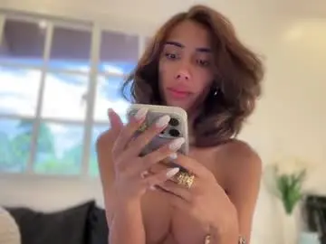 Live Porn with trixieemerald - Chaturbate