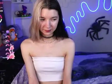 Sex Cam with emmie_everly - Chaturbate