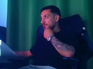 Live Sex with andrewbanner - Chaturbate