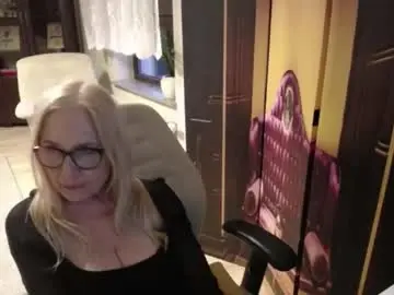 Live Sex Cam with desiresofia - Chaturbate