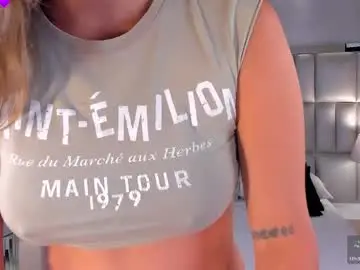 Adult Webcam with kyomivelvet - Chaturbate