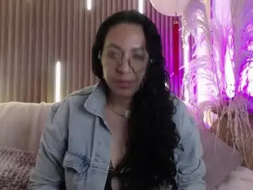 Live Sex with velvet_curly - Chaturbate
