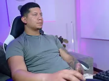 Nude Webcam with _robertobaggio - Chaturbate