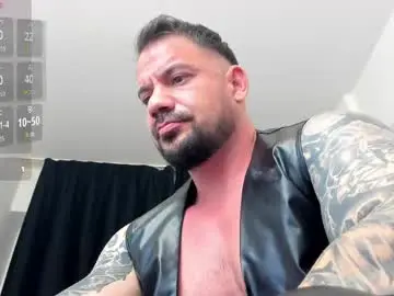 Live Sex Cam with mikebigboy31 - Chaturbate