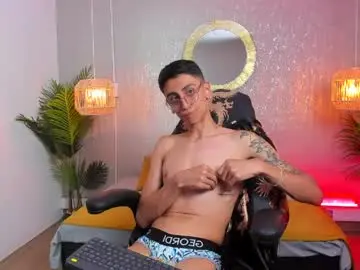 Nude Webcam with gio_carangi - Chaturbate