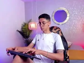 Adult Webcam with gio_carangi - Chaturbate