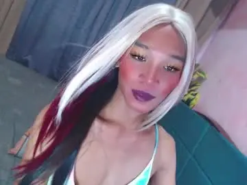 Live Sex Cam with blackbarbie_jamie - Chaturbate