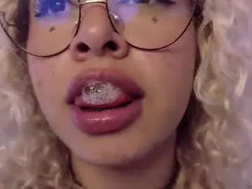 Sex Cam with haelycute - Chaturbate