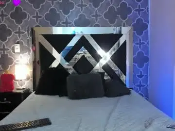 Sex Cam with adele_cruzz - Chaturbate