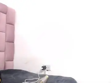 Live Porn with roxannehott - Chaturbate