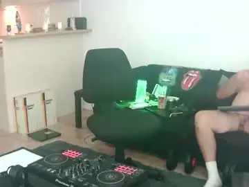 Live Sex Cam with goldyguy011 - Chaturbate