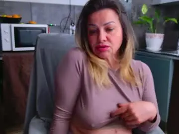 Live Sex Cam with mishamilf - Chaturbate