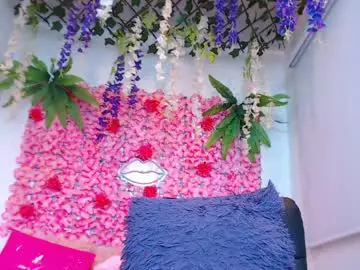 Live Sex Cam with risitos_de_oro_ - Chaturbate