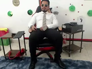 Live Sex Cam with kalethbigdick88 - Chaturbate
