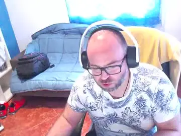 Live Sex Cam with ravingr3d3 - Chaturbate