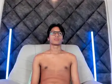 Live Sex Cam with liamkron - Chaturbate