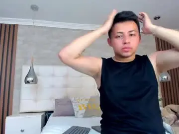 Live Sex with marcelomoretti - Chaturbate