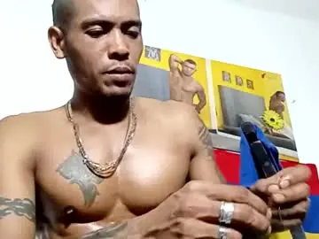 Nude Webcam with lucascastrohot - Chaturbate