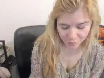 Live Sex Cam with artsyandcraftsy_ - Chaturbate