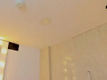 Nude Webcam with littlee_mia - Chaturbate