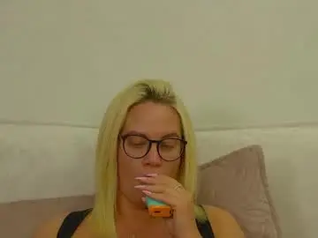 Nude Webcam with marianeumann - Chaturbate