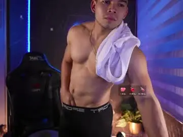 Live Sex Cam with capizzi_ - Chaturbate