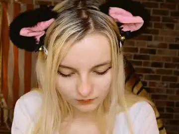 Nude Webcam with angelabunny_ - Chaturbate