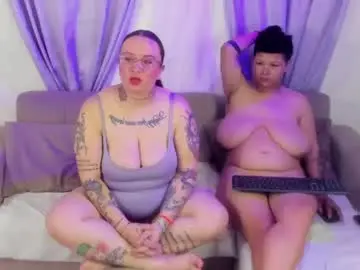 Sex Cam with miaandmolly_ - Chaturbate
