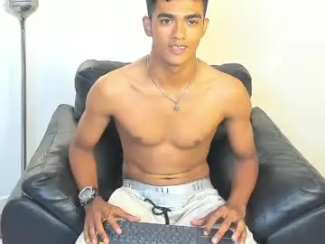Free Porn Cam with alejandro_williams - Chaturbate