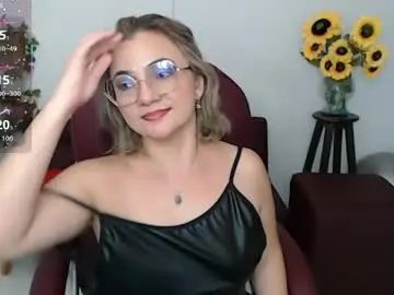 Adult Webcams with lilly_milf - Chaturbate