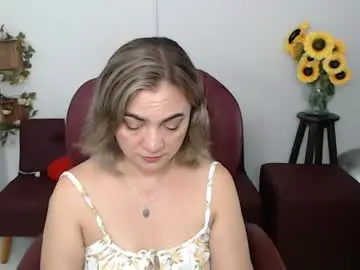 Sex Cam with lilly_milf - Chaturbate