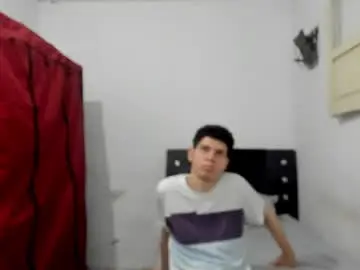 Live Porn with andrew_2811 - Chaturbate