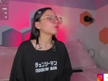 Live Sex with kitty_patitas_suavess - Chaturbate