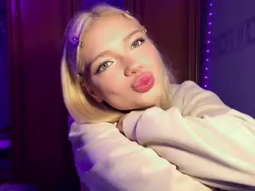 Live Porn with suzannabarmes - Chaturbate