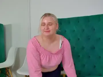 Nude Webcam with lioraardyn - Chaturbate