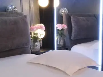 Sex Chat with rikka_moore - Chaturbate