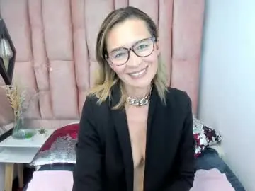 Live Sex Cam with issa_milf__ - Chaturbate