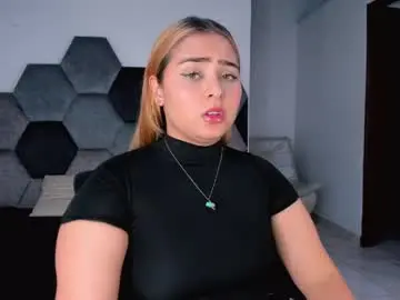 Nude Webcam with mikaelastonne - Chaturbate