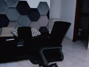 Live Sex Cam with mikaelastonne - Chaturbate