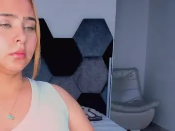 Nude Webcam with mikaelastonne - Chaturbate