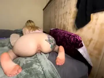 Live Sex Cam with skyybarbie2025 - Chaturbate