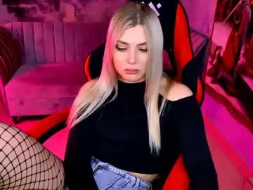 Live Sex Cam with hyileyclark - Chaturbate