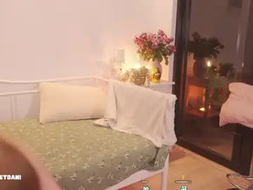 Live Sex Cam with milky_0 - Chaturbate