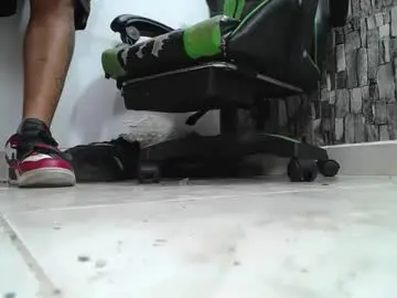 Live Sex with srfindomfeet_ - Chaturbate