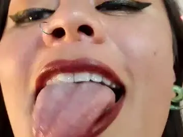 Free Porn Cam with evolethmontenegros - Chaturbate