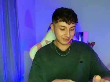 Adult Webcams with oliver_kyy - Chaturbate
