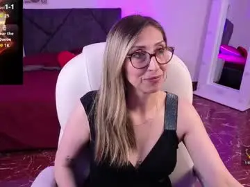 Live Sex Cam with scarlett_079 - Chaturbate