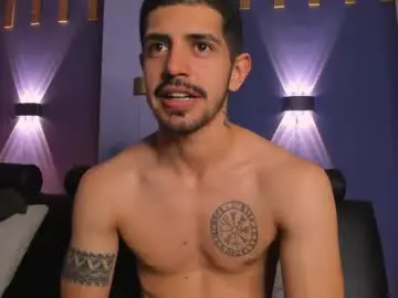 Live Porn with alejandrostorm - Chaturbate
